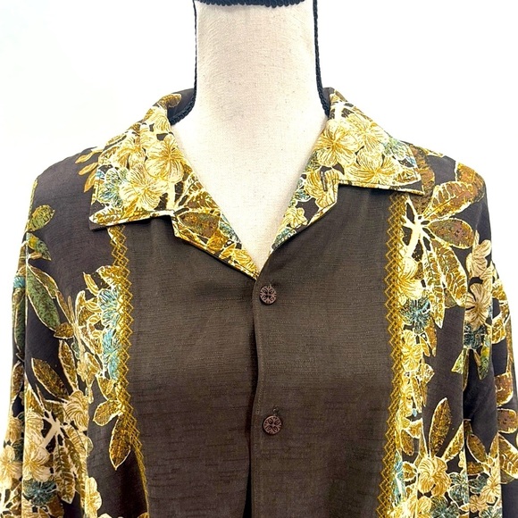 Tommy Bahama brown floral Hawaiian shirt size XL. Silk with coconut buttons - Picture 2 of 12